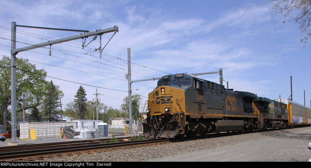 CSX 7263 approaching with M218